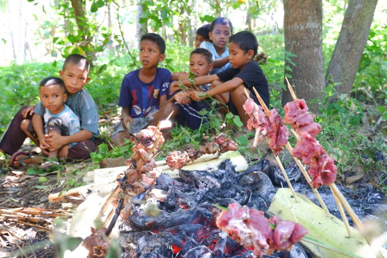 Penyembelihan & Pendistribusian Qurban Di Nusa Tenggara Timur